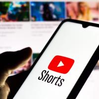 YouTube lansează editor cu vizualizare pe timeline pentru Shorts; Vine în ajutor și Gemini
