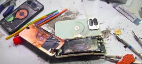 Pixel 10 Pro Fold ia foc în timpul testului de durabilitate realizat de JerryRigEverything (Video)