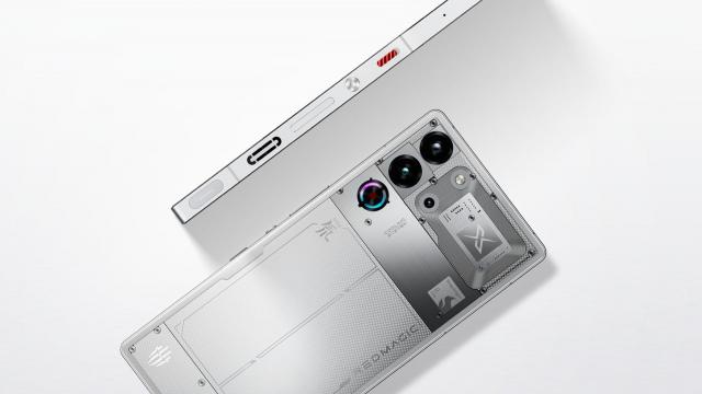 <b>RedMagic 11 Pro se apropie de lansare și mai nou ar oferi atât răcire pe bază de aer, cât și pe apă - premieră în zona telefoanelor de gaming</b>Luna octombrie ne rezervă și lansări din zona smartphone-urilor de gaming, iar primul în pole-position pentru premiera procesorului Snapdragon 8 Elite Gen5 pare a fi RedMagic 11 Pro. Am aflat anterior faptul că debutul său este programat