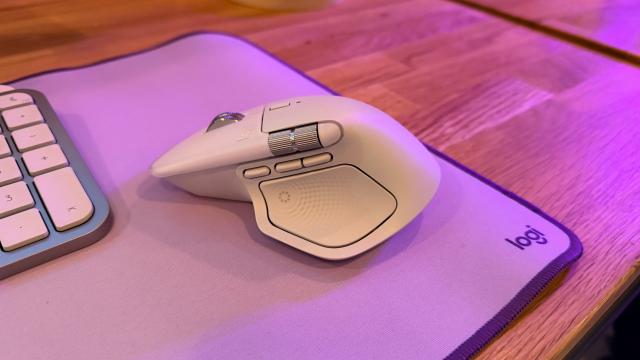 <b>Am învăţat să lucrez ca un arhitect şi fotograf de modele cu Logitech MX Master 4, la lansarea sa (Video)</b>Ce poţi face la o lansare de mouse? Răspuns: să afli cum lucrează un arhitect foarte prolific de la noi, dar şi un fotograf specializat pe shooting-uri pentru campanii pentru branduri mari, ca LIDL sau Coca Cola. Pe 8 octombrie 2025 