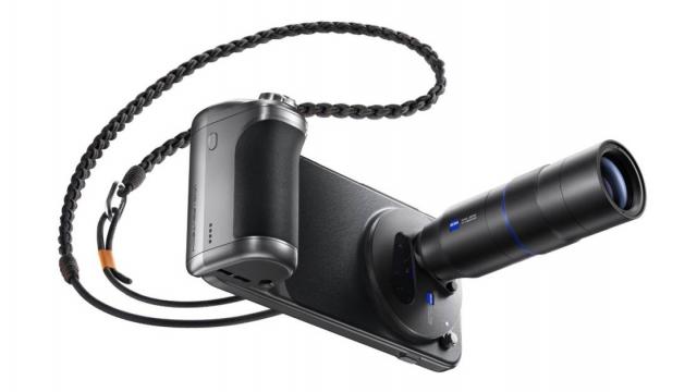 <b>vivo X300 Pro a debutat oficial: cameraphone-ul cu obiectiv telephoto atașabil, optică Zeiss, gimbal, CPU MediaTek Dimensity 9500</b>vivo X300 Pro a debutat în sfârşit, după o perioadă de zvonuri, teasere şi scăpări şi după un interes neaşteptat de mare inclusiv printre cititorii Mobilissimo.ro. Văd că e multă supărare că telefoanele vivo nu se vând la noi în ţară, după ce seria X200