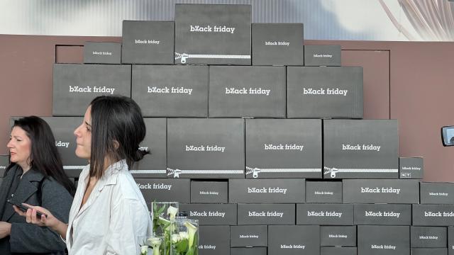 <b>Black Friday 2025: comanda medie în România ar fi de sub 500 lei + alte estimări</b>În câteva săptămâni începe iureşul ofertelor de Black Friday şi au început deja predicţiile, analizele şi anticipările. Ce ştim acum? eMAG are Black Friday pe 7 noiembrie, iar Altex de pe 30 octombrie. Între timp Agerpress a publicat o analiză 