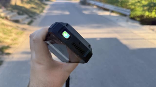 <b>E minciună sau nu? Măsurăm ce diagonală proiectează telefonul Blackview Xplore 2 Projector cu al său videoproiector</b>Pentru că suntem Toma Necredinciosul şi suflăm şi în iaurt, am decis să testăm dacă promisiunile celor de la Blackview sunt reale. Ei au pus un proiector pe telefonul Blackview Xplore 2 Projector şi au promis că oferă imagini proiectate