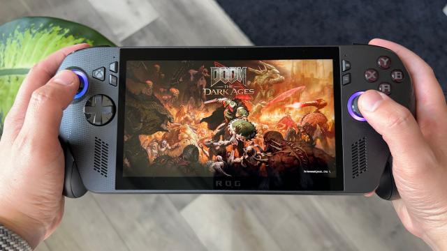 <b>ASUS ROG XBOX Ally X Review: Prima consolă portabilă XBOX face din Windows 11 un OS mai gaming-friendly, are și răcire foarte eficientă</b>Era septembrie 2024 atunci când testam ASUS ROG Ally X, iar acum consola mi-a revenit pe mână, dar într-o variantă nouă, cu XBOX în nume. Este vorba despre ASUS ROG XBOX Ally X, o versiune specială a consolei portabile