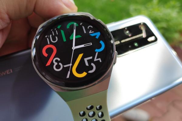 Huawei Watch GT 2e Review: Smartwatch adresat sportivilor, cu autonomie de zile mari și GPS, certificare 5ATM 