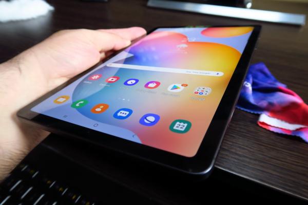 Samsung Galaxy Tab S6 Lite: Display TFT... şi atât