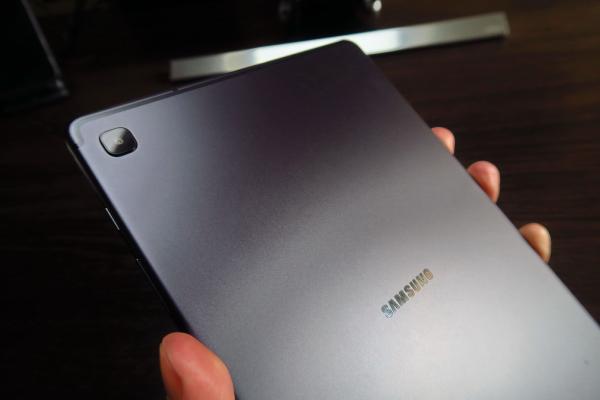 Samsung Galaxy Tab S6 Lite: Design unibody metalic - clasic, comod, solid