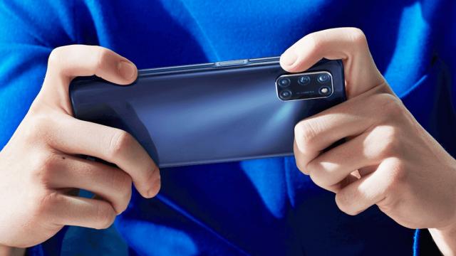 <b>Achiziția lui Oppo A72 îți aduce 50% reducere pentru căștile wireless Oppo W31; Iată detalii despre ofertă</b>Printre companiile care din acest an sunt prezente oficial pe piața din România îi avem și pe cei de la Oppo, brand care după ce inițial a adus pe plan local flagship-ul Find X2 începe să-și extindă portofoliul de produse