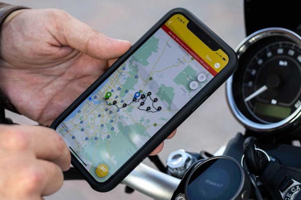 Apple nu recomandă atașarea iPhone-ului de ghidonul motocicletei; Iată de ce