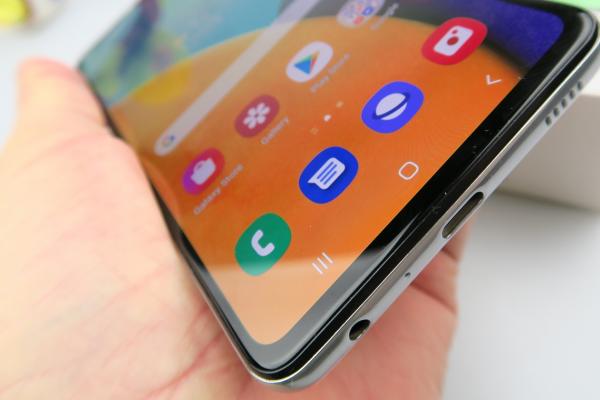 Samsung Galaxy A52 5G: Conectivitate de telefon midrange tipic, cu 5G, două sloturi SIM