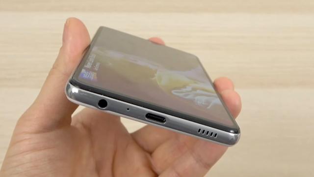 <b>Samsung Galaxy A52 5G: Acustica mulţumitoare, cu difuzoare stereo, suficient bas</b>Samsung Galaxy A51 a fost un telefon bunicel în 2020, dar venea cu un singur difuzor în zona de jos. E drept şi că avea jack audio, deci vă puteaţi conecta şi căştile fără probleme. În 2021 Samsung a simţit nevoia să pluseze, aducând difuzoare stereo
