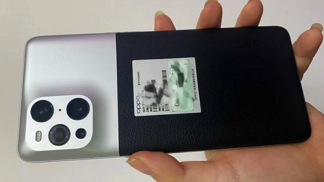 <b>OPPO colaborează cu cei de la Kodak pentru lansarea unui cameraphone, un Find X3 Pro ediție limitată (Photographer Edition)</b>Zilele trecute odată cu apariția unor randări credibile pentru smartphone-ul OPPO K9 Pro aflam și vestea că firma chineză ne pregătește o ediție specială pentru Find X3 Pro, telefon care astăzi iese la iveală prin intermediul unor 