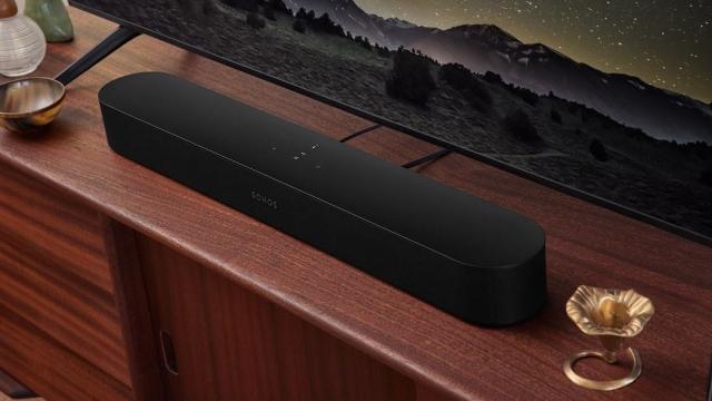 <b>Sonos prezintă noul soundbar Beam (Gen 2): model compact pentru TV, muzică şi gaming</b>Sonos a prezentat astăzi noua sa versiune a lui Beam (Gen 2), un model de soundbar compact, gândit pentru TV, muzică, gaming şi altele. Noul Beam mizează pe imersiune, o experienţă de audiţie superioară, cu mai multă adâncime şi claritate, dar şi suport
