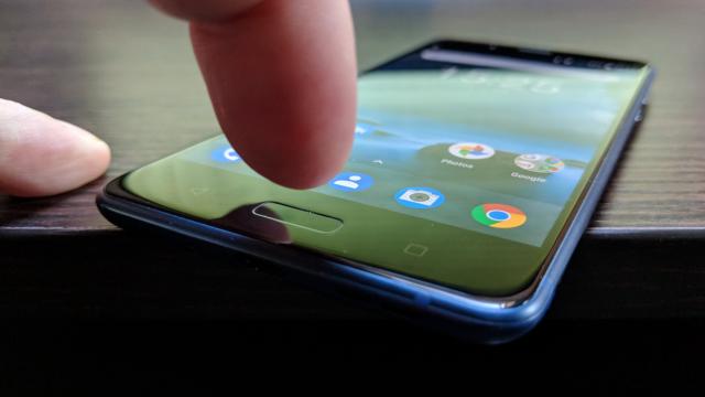 <b>Nokia 8: Benchmark-uri stelare, peste aşteptări</b>Nokia 8 se încadrează printre acele flagship-uri cu procesor Qualcomm Snapdragon 835, ca atare fiind un soi de regalitate în rândul telefoanelor flagship din 2017. Mai mult de atât, are şi ecran mic, deci nu trebuie să se chinuie să anime un panou de..