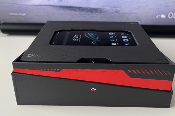 ASUS ROG Phone 9 Pro Unboxing