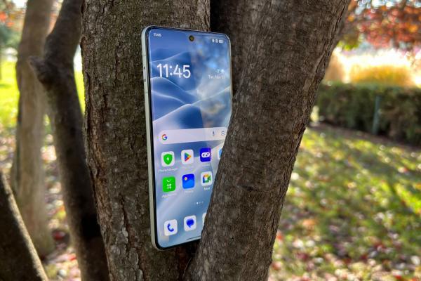 OPPO Find X8 Pro: Noua generație de display quad-curbat este aici, mare, imersiv și foarte luminos