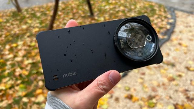 <b>Nubia Focus Pro 5G Professional Photography Suit Review: De la detalii close-up inedite la străluciri nocturne și cadre cu efect vintage </b>Printre smartphone-urile testate în vara anului 2024 l-am avut și pe Nubia Focus Pro 5G, un terminal care punea accentul pe captura foto, optând și pentru un design ca de aparat foto cu acel modul impunător în spate și pe deasupra