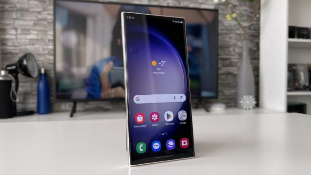 <b>Samsung începe testarea One UI 7 (Beta) la nivel intern pentru seria Galaxy S23</b>Am văzut deja multe leak-uri legate de One UI 7, noua interfață Samsung bazată pe Android 15. Pare că producătorul sud-coreean întâmpină probleme serioase cu acest build, astfel că lansarea sa întârzie. Aflăm astăzi că începe însă testarea noilor