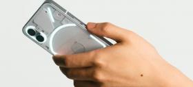 Nothing Phone (1) primește o nouă actualizare software; Aduce îmbunătățiri la nivel de UI și încărcare