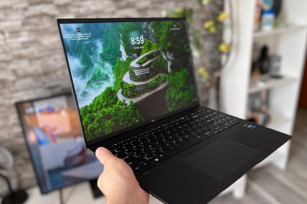 Prezentare LG Gram 16Z90Q: Ultrabook-ul cu greutate de doar 1.19 kg și ecran de 16 inch revine, acum cu CPU Intel 12th Gen