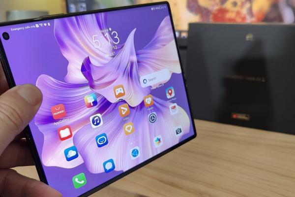 Huawei Mate Xs 2: Design îmbunătăţit faţă de predecesor, rețetă diferită de concurenţă