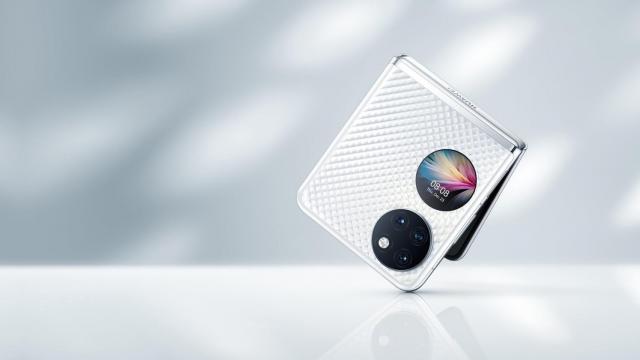<b>Turul Magazinelor #1133: Huawei P50 Pocket sub 4300 lei, aer condiţionat sub 1400 lei, cameră acţiune DJI Action 2 pentru vacanţă</b>A revenit canicula şi nu doar la noi, ci pentru prima dată în Marea Britanie, neobişnuită cu aşa ceva. De Spania şi Franţa nu mai zic, pe ele le tăiem de pe lista de destinaţii deocamdată. Dacă ai zboruri anulate, dacă eziţi din cauza vremii sau te