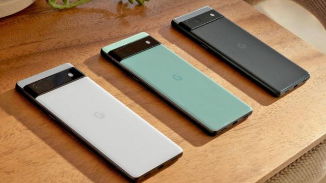 <b>Google Pixel 6a disponibil la precomandă în Europa; Cât costă?</b>Google a început în sfârşit să ofere precomenzi pentru noul său telefon midrange, Pixel 6a în 13 ţări de pe glob. Vânzările oficiale încep pe 28 iulie şi aflaţi mai jos ce preţuri se practică în acele ţări. Sunt şi unele din Europa pe listă

