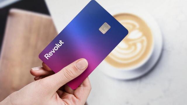 <b>ANAF poate pune poprire pe conturile Revolut; 2 milioane de români utilizează serviciul</b>Revolut, celebrul serviciu fintech care promitea o altă abordare decât serviciile bancare clasice pentru a îţi ţine banii în siguranţă devine treptat-treptat un serviciu clasic de banking. După de ce la 1 iulie ANAF putea accesa toate datele conturilor