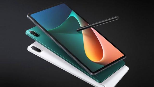 <b>Xiaomi Pad 6 primeşte primele zvonuri: ecran uriaş de 14 inch şi CPU Snapdragon 8 Gen 1</b>Xiaomi a lansat multe produse în 2022, inclusiv două serii de flagship-uri, Xiaomi 12 şi 12S, dar ce nu a mai lansat de ceva vreme e o nouă tabletă. Xiaomi Pad 5 a debutat în august 2022, deci ar fi cazul unui succesor. Ei bine primele scăpări pentru
