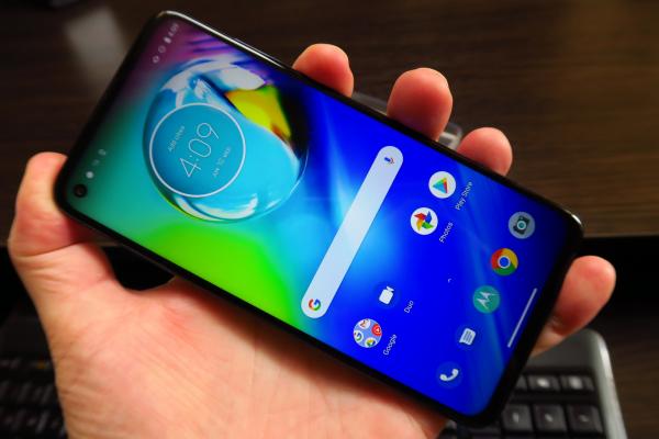 Motorola Moto G8 Power: Display mai mare şi cu mai mulţi pixeli decât la Moto G7 Power