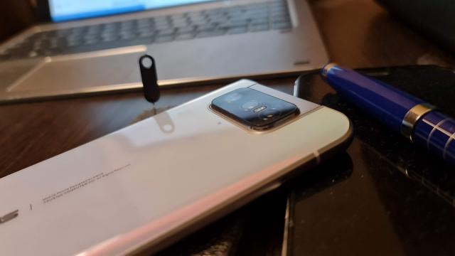 <b>Mobicast #323: Dezbatere hedonism versus cumpătare, lansare ZenFone 7, teste Neuralink pe porci, impresii Doom Patrol</b>Ultimul Mobicast al verii este aici, iar podcastul şi videocast-ul Mobilissimo.ro a ajuns la episodul #323. A fost o săptămână centrată în jurul a doua chestiuni: testele Neuralink pe porci şi lansarea lui ZenFone 7. Avem şi scăpări noi Apple şi Xperia 5 