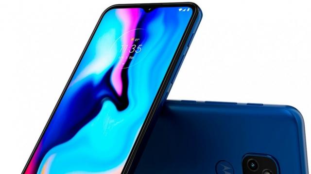 <b>Motorola Moto E7 Plus își dezvăluie specificaţiile complete, imagini şi preţ</b>Motorola pregăteşte nu doar telefoane midrange şi pliabile pe final de an 2020, ci şi un telefon de buget. Îl cunoaştem ca Moto E7 Plus şi a mai scăpat de câteva ori până acum. De această dată ni se dezvăluie 