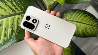 OnePlus 16 apare în noi materiale teaser, cu Android 17 din fabrică și suport 165Hz în tot sistemul