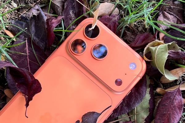 Apple iPhone 17 Pro Max: Camera aduce un salt de zoom, revoluţie selfie şi stabilizare excelentă