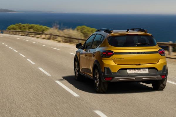 Dacia Sandero primește un facelift, nu doar vizual, ci și cu motorizare hibrid! Iată ce se mai schimbă