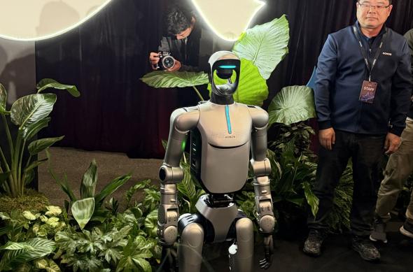 Honor Humanoid Robot - Fotografii MWC 2026: Photo 01.03.2026, 14 52 32.jpg