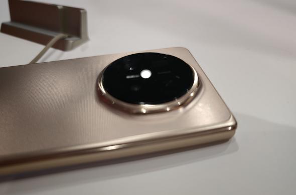 Honor Magic V6 - Fotografii hands-on MWC 2026: HONOR Magic V6 179.jpg