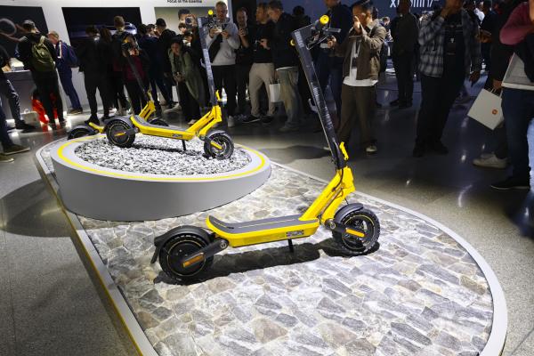 MWC 2026: Xiaomi Electric Scooter 6 Ultra hands on - trotineta 75 km autonomie, inspiraţie de la supermașină, încărcare rapidă