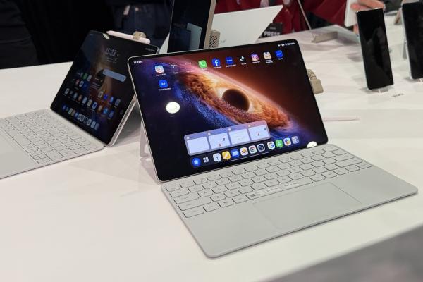 MWC 2026: HONOR MagicPad 4 Hands on - tabletă cu ecran OLED și CPU Snapdragon 8 Gen 5 în premieră