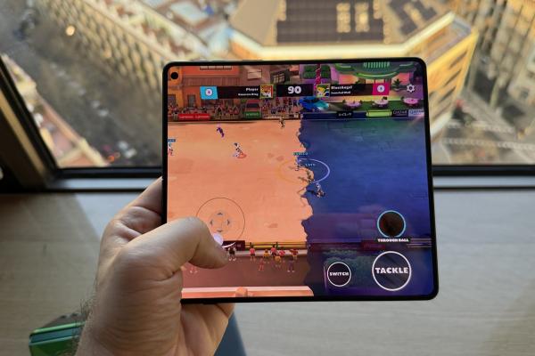 FIFA Heroes - Gameplay Motorola RAZR Fold, MWC 2026