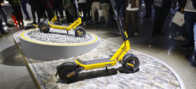 MWC 2026: Xiaomi Electric Scooter 6 Ultra hands on - trotineta 75 km autonomie, inspiraţie de la supermașină, încărcare rapidă