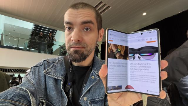 <b>MWC 2026: HONOR Magic V6 Hands on - cel mai subțire telefon pliabil, cu cea mai mare baterie, cu spate catifelat</b>HONOR a prezentat la MWC 2026 cel mai nou telefon pliabil al său, sosit mai devreme decât predecesorul. Magic V5 venea în august, iar acest model în martie. Ei bine, el are niște recorduri: cel mai subțire corp, cea mai mare baterie de pe pliabile