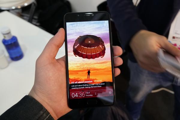 MWC 2017: Allview X4 Soul Style Hands-on și primele impresii; selfie-phone arătos cu 4 GB RAM!