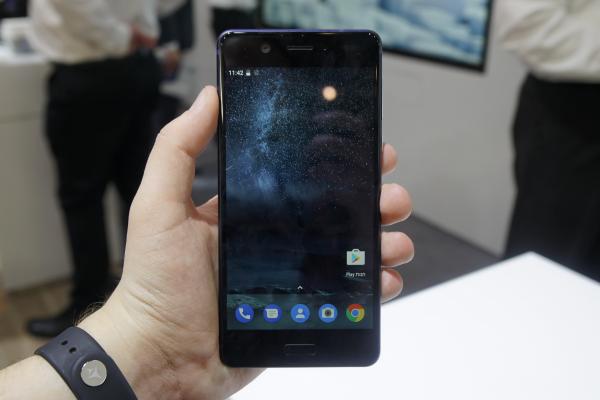 MWC 2017: Nokia 5 hand-on - terminal midrange interesant, varianta light de Nokia 6 (Video)