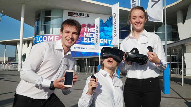 <b>MWC 2017: Samsung confirmă că va lansa 3 tablete, un Gear VR cu controller în Barcelona</b>Chiar dacă Samsung nu a adus vreun flagship la Barcelona în acest an, Galaxy S8 rămânând programat pentru lansare la final de martie, asta nu înseamnă că nu vor lansa şi ei câteva produse atractive la MWC. Până acum ştiam că vom vedea cel puţin 2 tablete,