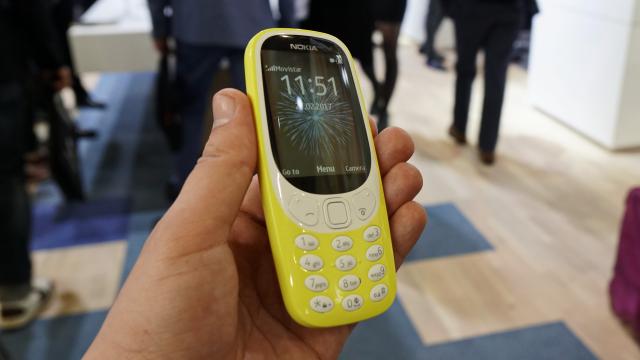 <b>Nokia 3310 (2017) disponibil la Quickmobile.ro, am făcut deja comanda şi îl aşteptăm pe al nostru!</b>Nokia 3310 (2017) e probabil telefonul care a divizat cel mai mult lumea din toate modelele lansate la MWC 2017. Unii îl adoră, alţii se aşteptau la mai mult, dar cert este că a făcut vâlvă. Şi iată-l ajuns şi la Quickmobile.ro, care îl listează în oferta