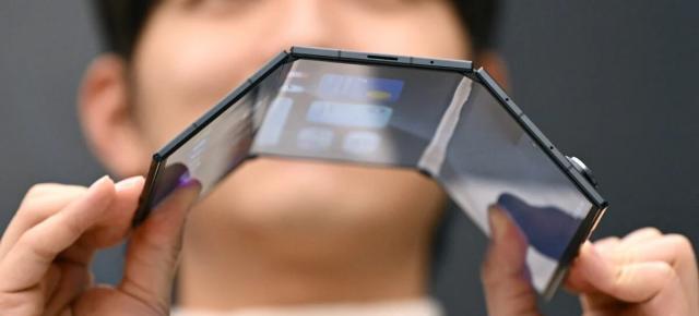 Samsung ar putea grăbi lansarea Galaxy Z TriFold 2 după debutul iPhone Duo – telefonul pliabil în trei ar urma să fie mai subțire, mai ușor și mai rezistent