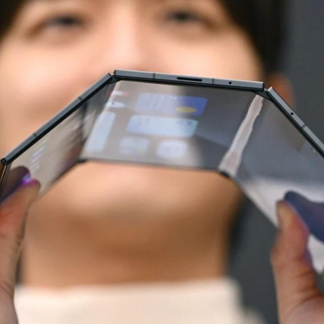 Samsung ar putea lansa mai repede Galaxy Z TriFold 2 pentru a concura iPhone Duo