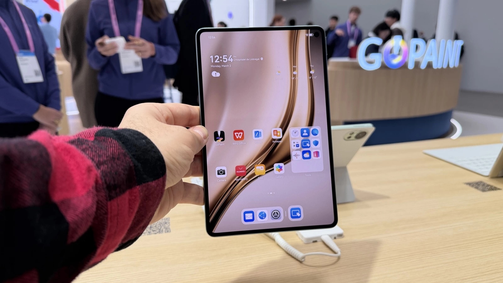 HarmonyOS 7 schimbă modul de alimentare al Huawei MatePad Mini – la utilizare intensă, energia de la încărcător poate merge direct către dispozitiv, reducând încălzirea bateriei