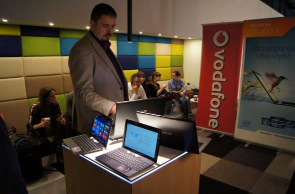 Lansare Vodafone pentru tablete și portabile ASUS cu Windows RT / Windows 8 [video]: lansare_vodafone_asus_4.jpg